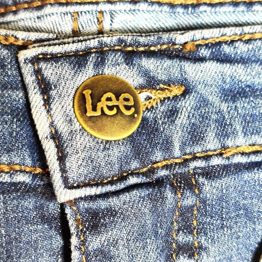 Lee Women’s Capri Jeans Size 22M Mid Rise Regular Fit Stretch Denim - Picture 5 of 12